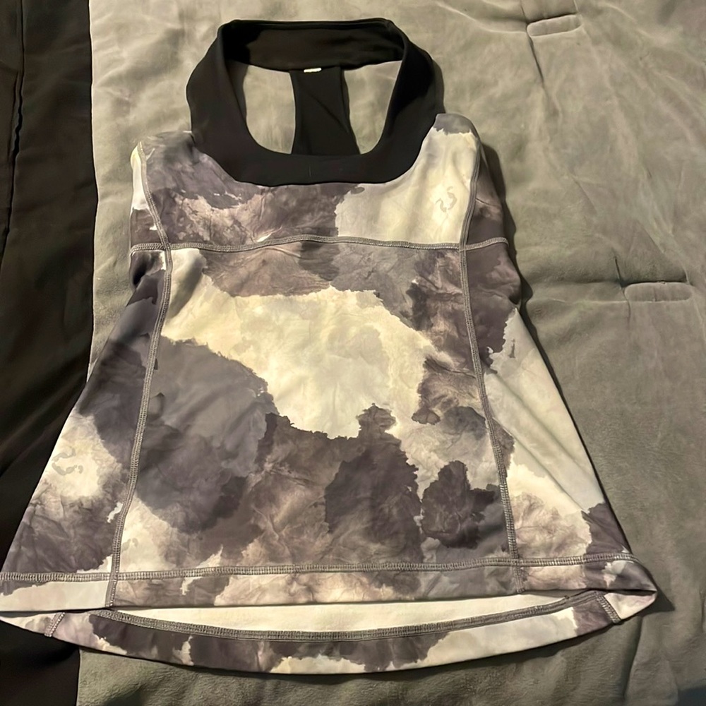 Adorable built in bra Lululemon Workout tank